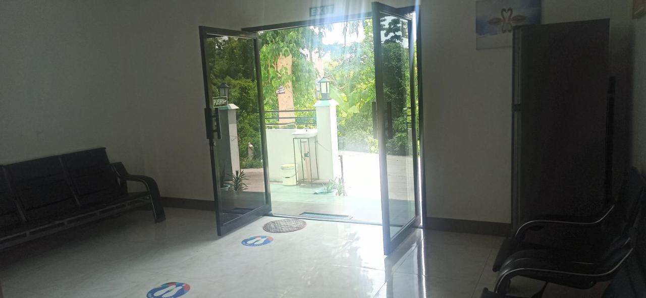 Junie Pension House Моалбоал Екстериор снимка
