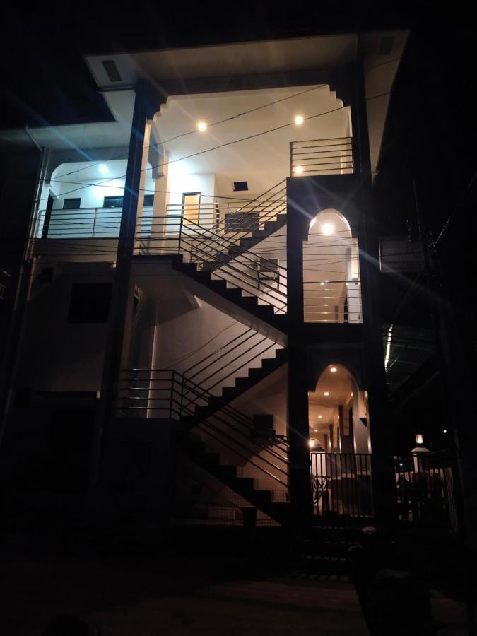 Junie Pension House Моалбоал Екстериор снимка